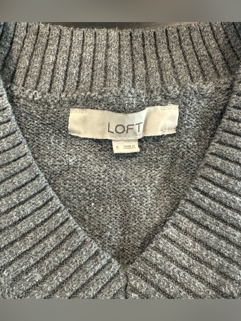 LOFT Gray Ribbed V-Neck Sweater - Picture 3 of 3